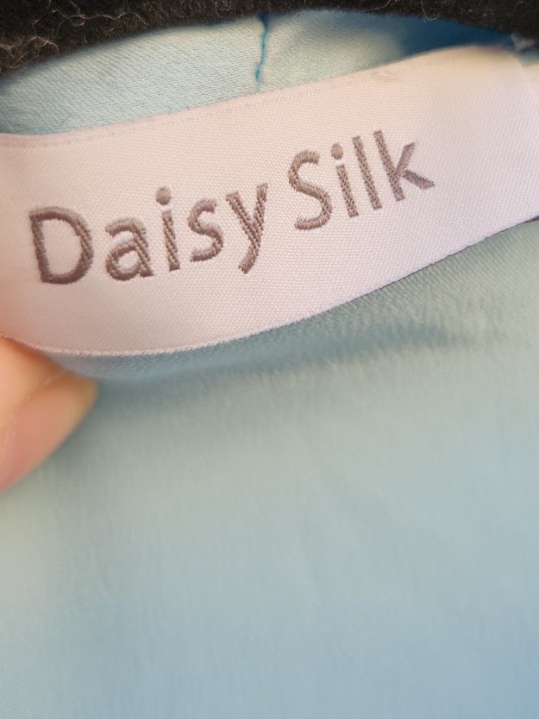 Daisysilk 100% 19mm Mulberry Silk Light Blue Robe $285 Msrp — image 8 of 8